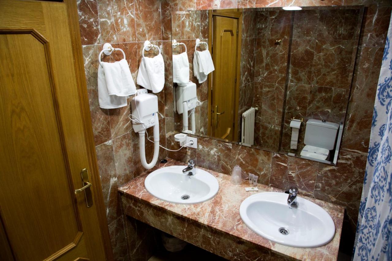 Hotel Reina Victoria Hellín 외부 사진