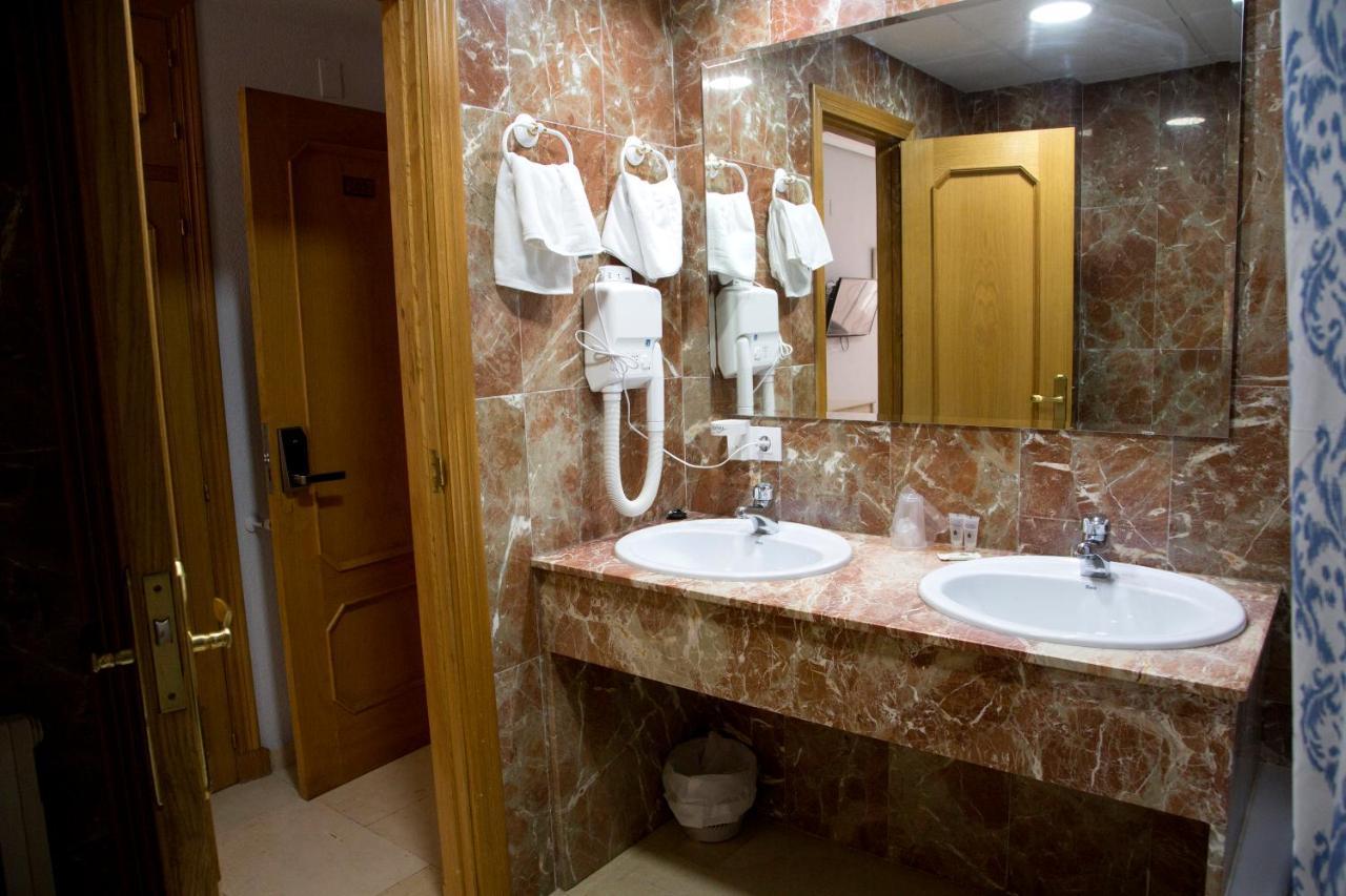 Hotel Reina Victoria Hellín 외부 사진