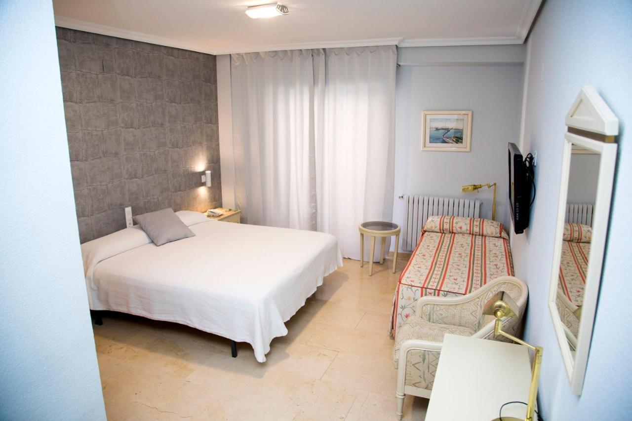 Hotel Reina Victoria Hellín 외부 사진